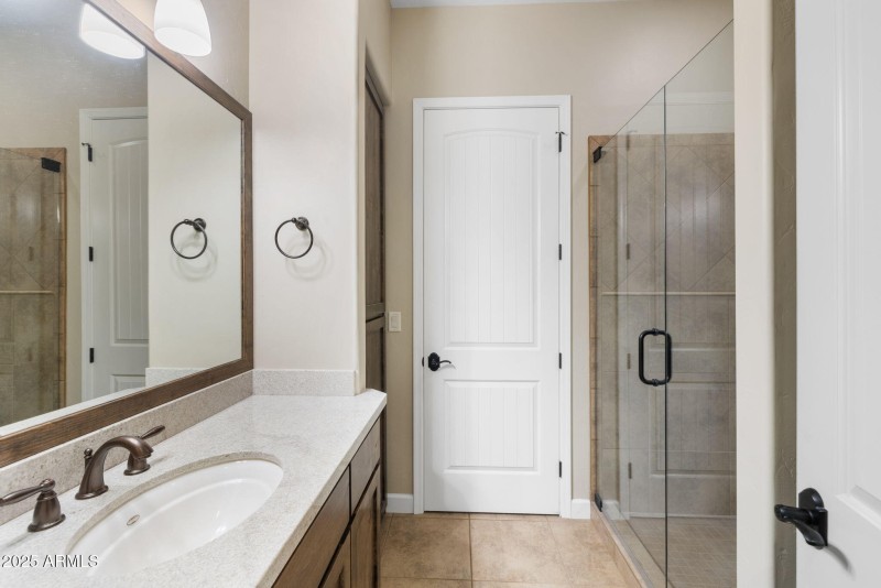 31-Jack and Jill Bathroom (2)