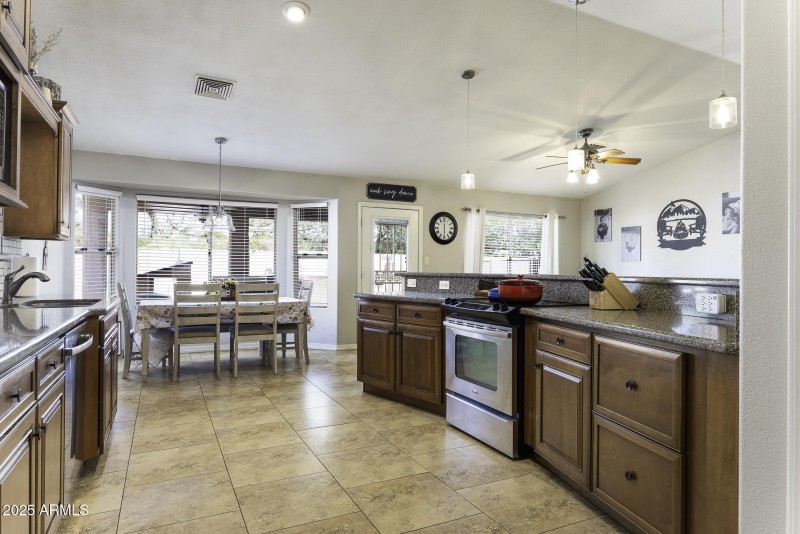 Kitchen e