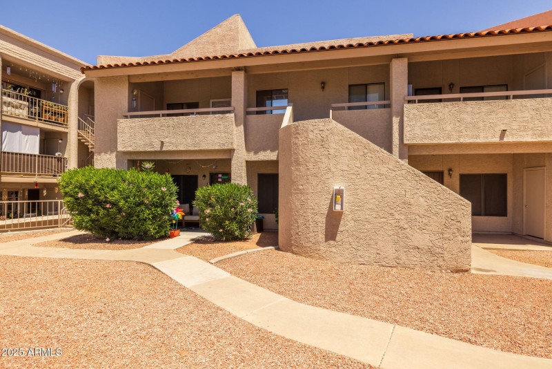 2-web-or-mls-11666 N 28th Dr #295-2