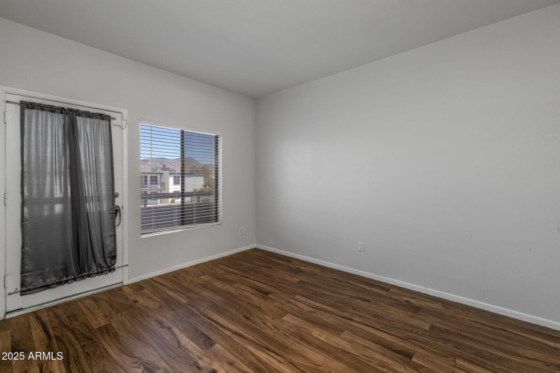 17-web-or-mls-11666 N 28th Dr #295-17