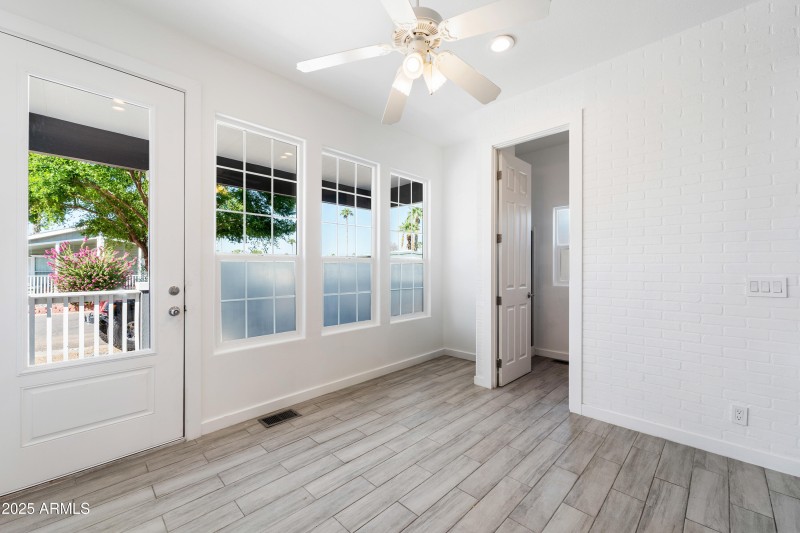 011__201 S Greenfield Rd 215