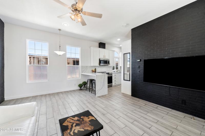 005__201 S Greenfield Rd 215