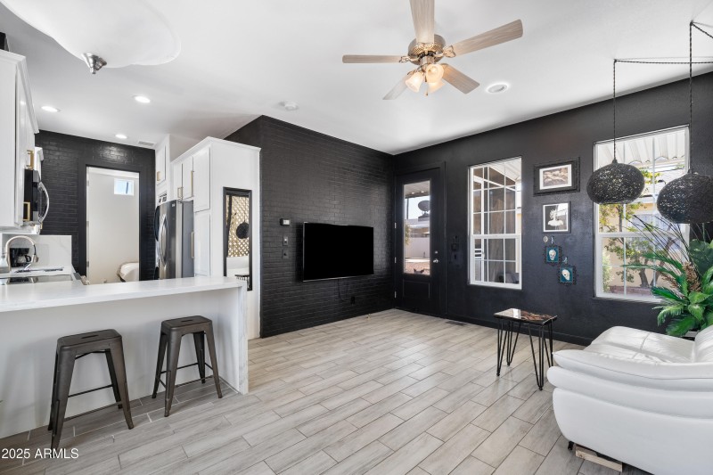 003__201 S Greenfield Rd 215