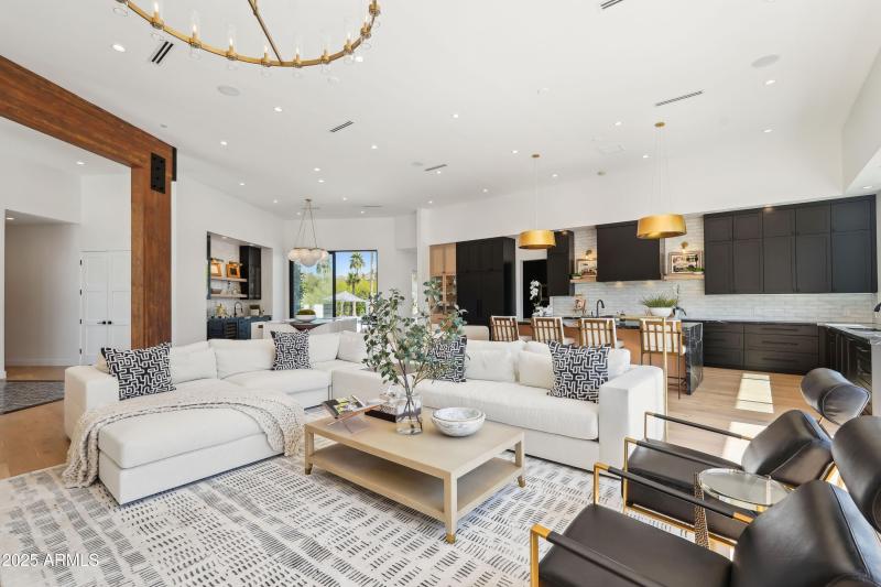 21-print-E Solano Dr-2904-019