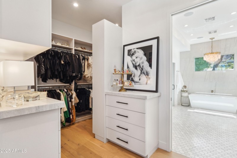 46-print-E Solano Dr-2904-044