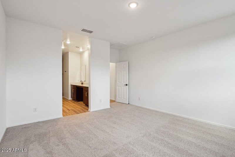 25-web-or-mls-W Old Timer Rd-05042025-02