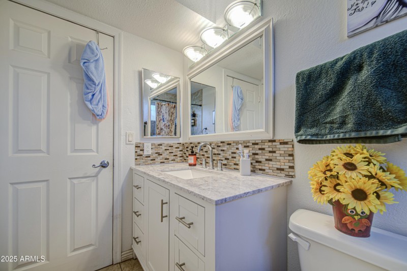 Bathroom 2-pic 2