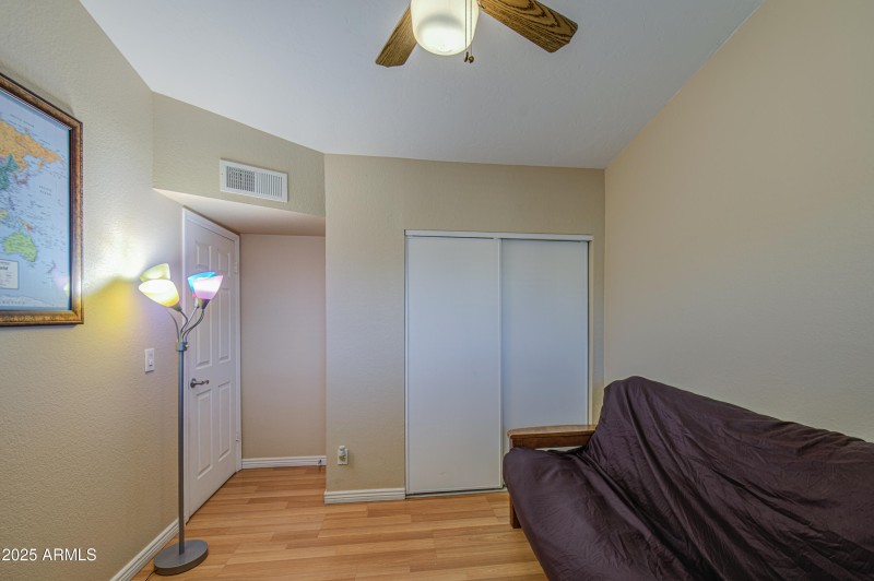 Bedroom 4-pic 2