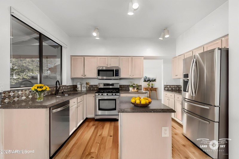 Kitchen-18-39th-20435-copy - Kitchen - S