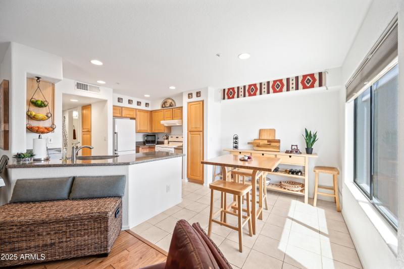 11-16631EELB212-ocupix