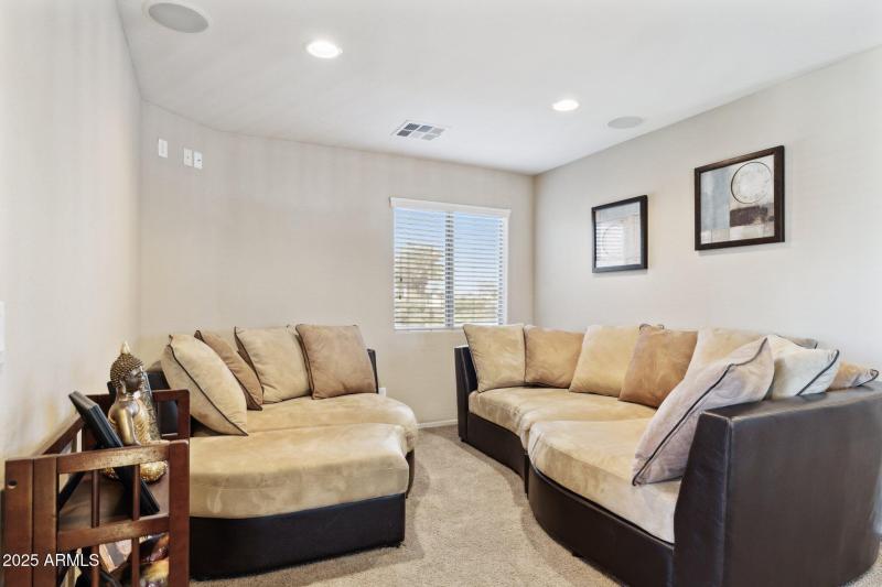 16-web-or-mls-21019-n-sansom-dr