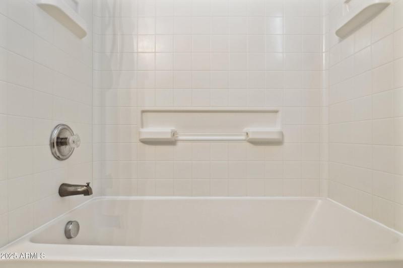 27-web-or-mls-21019-n-sansom-dr