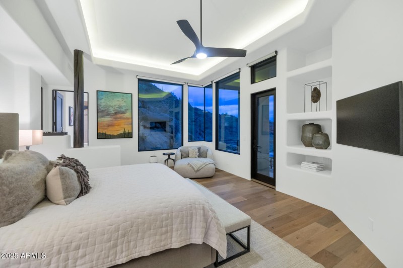 5810 E Cholla Ln-large-041-050-5810 E Ch