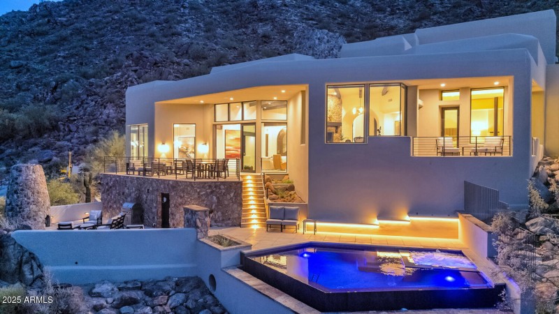 5810 E Cholla Ln-large-061-030-5810 E Ch