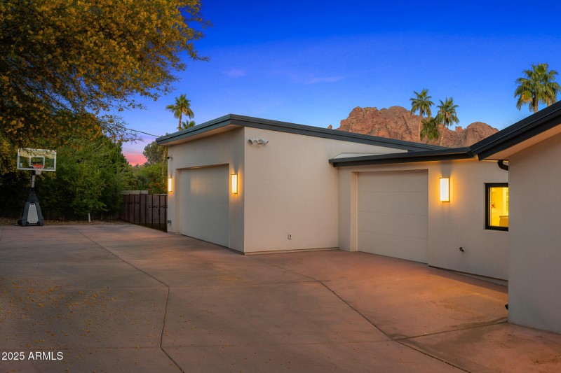 3 Car Garage