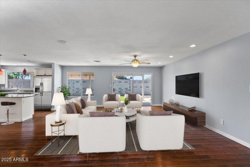 06-Living-Room VS