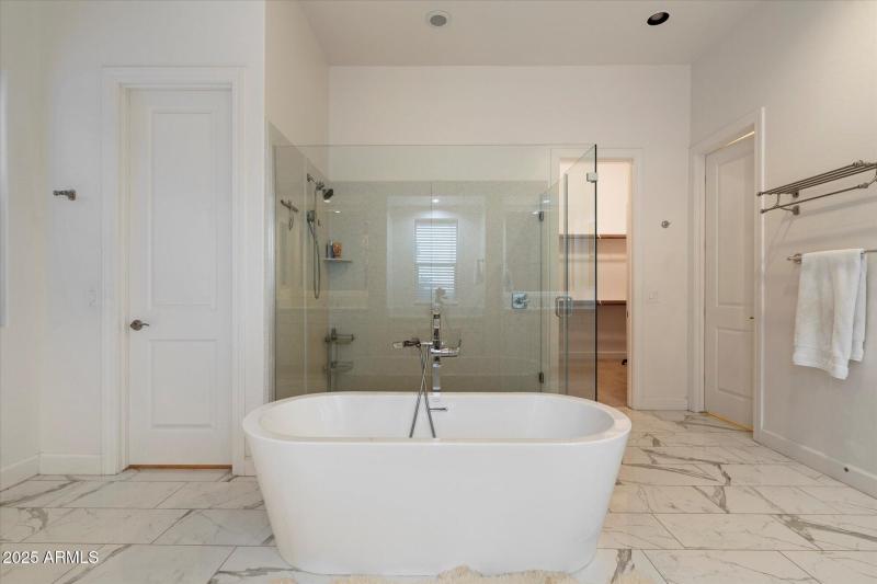 Luxery Soaking Tub