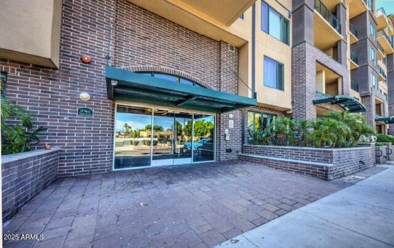 17 W. Vernon Entry