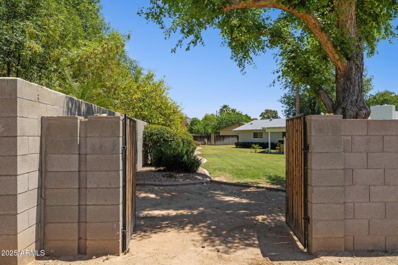 RV Gate