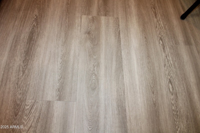 CLOSE UP FLOOR
