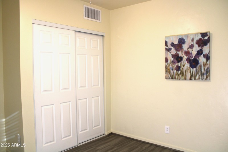 MIDDLE BEDROOM2