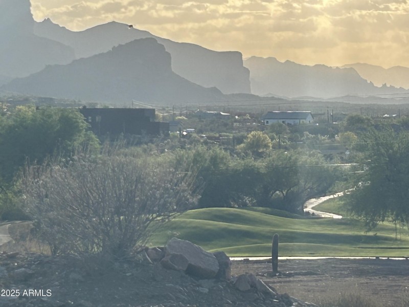 GOLD CANYON MORNING BREAK dinosuar cour