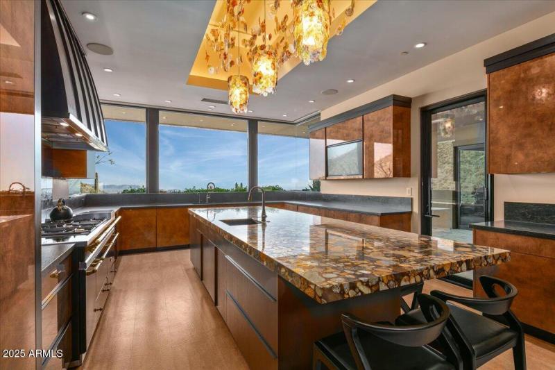 032-Breakfast Counter