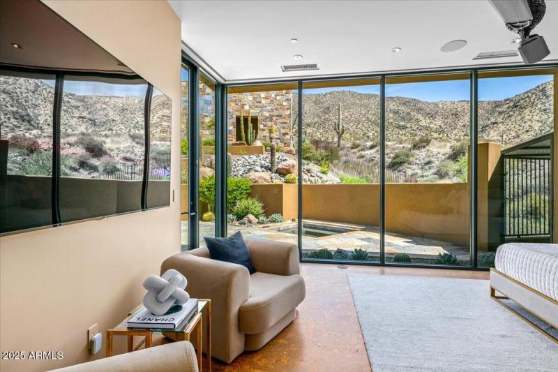 122-Primary Suite Sitting Area