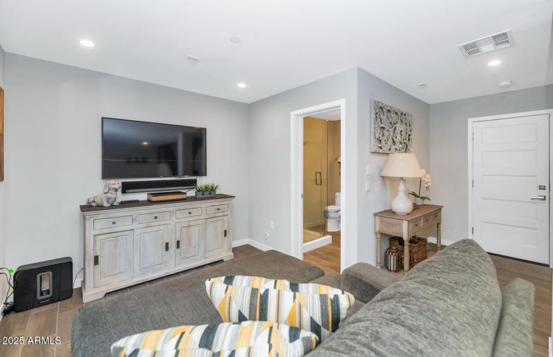 6990 E 6th St-large-021-036-6990 E 6th S