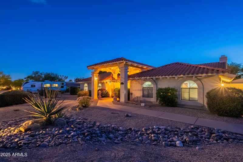 Twilight Front yard