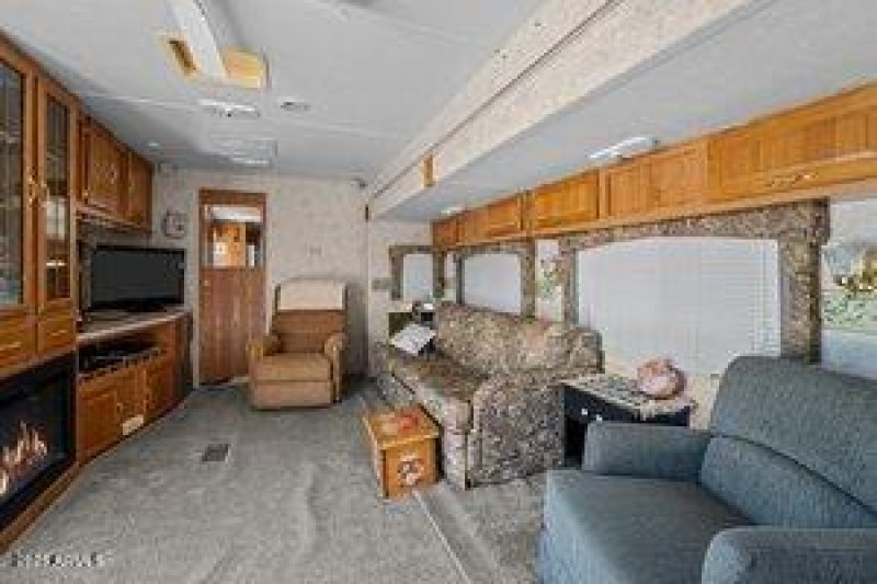 thumbnail-019698d3-5189-7267-bd0e-685832