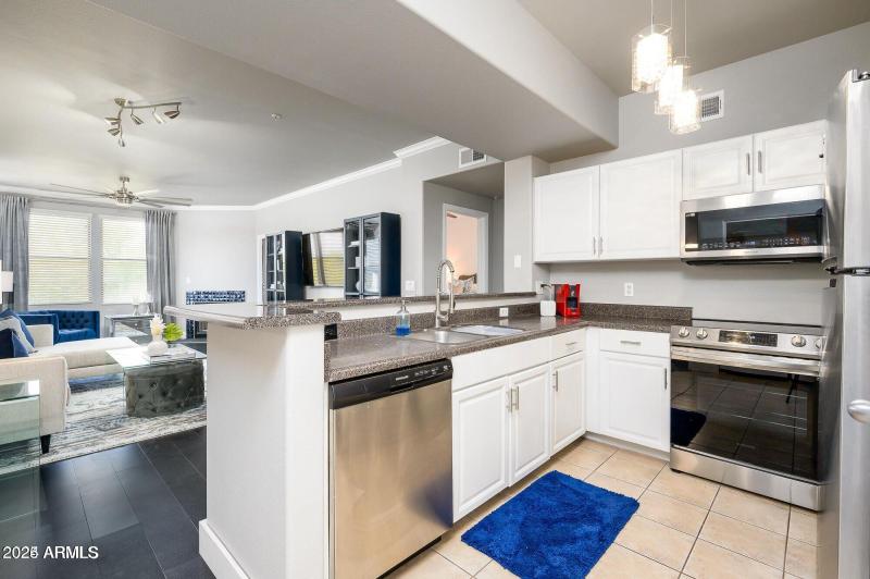 21 19777 N 76TH ST 3229