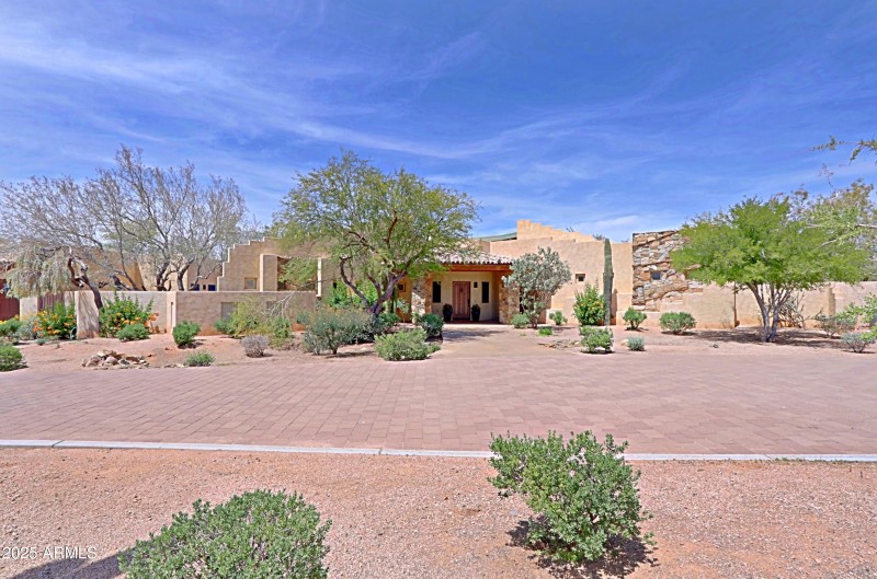 House - Front of House 2