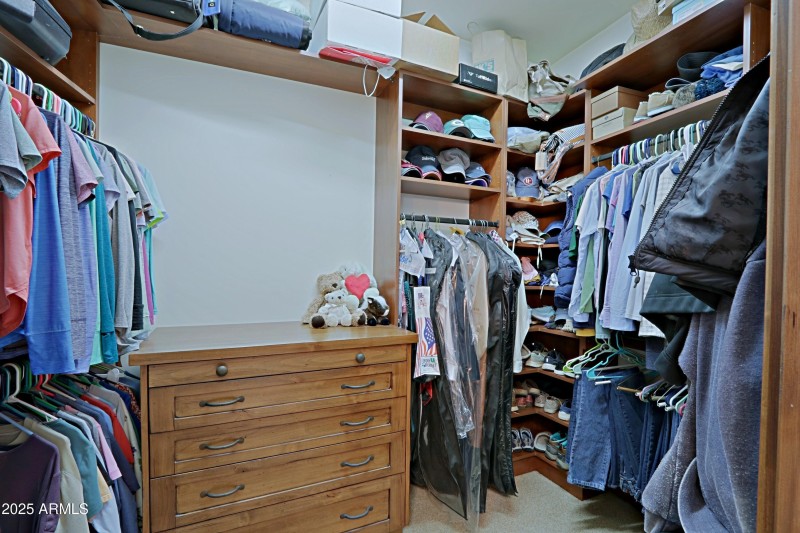 House - Master Closet 2