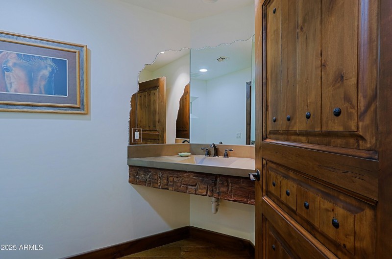 House - Powder Room 1