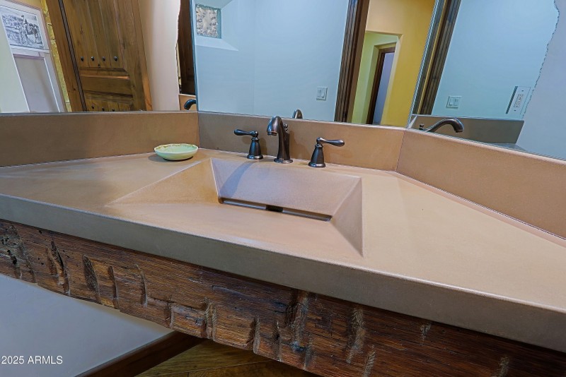 House - Powder Room 2