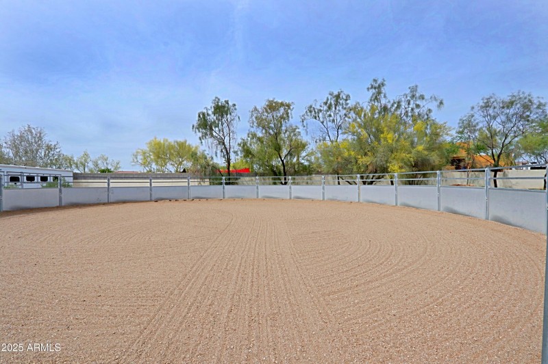 Outdoor Horse Area - Circular Corral