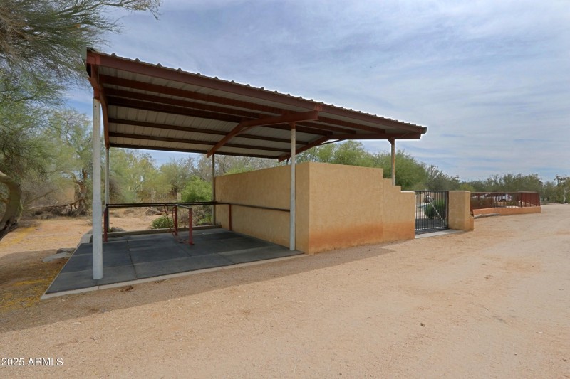 Outdoor Horse Area - Wash Rack and Pool