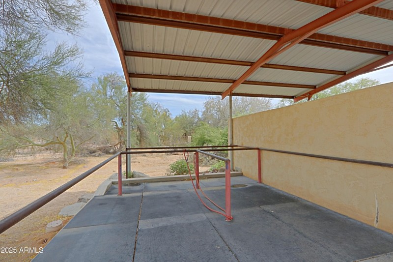 Outdoor Horse Area - Wash Rack