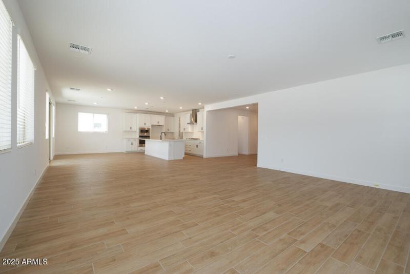 Tri Pointe Terraza 90 - Great Room-3MLS