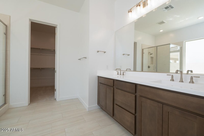 Tri Pointe Terraza 91 - Primary Bath-1ML