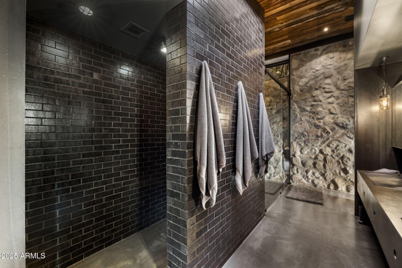 32-Primary Bathroom 4