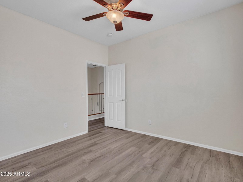13-Bedroom2 (2)