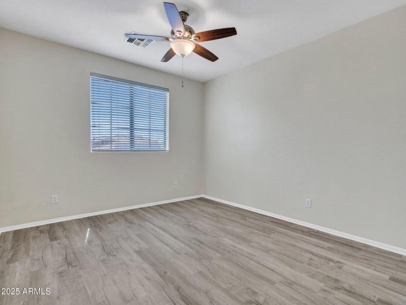 15-Bedroom3 (1)