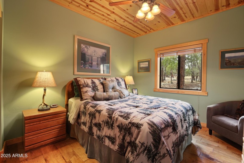 Guest bedroom 1