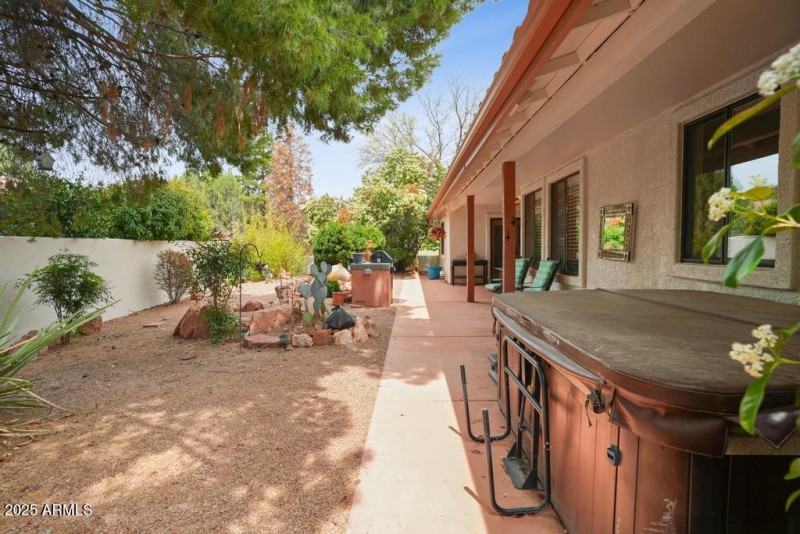 Private Backyard w/ Hot Tub