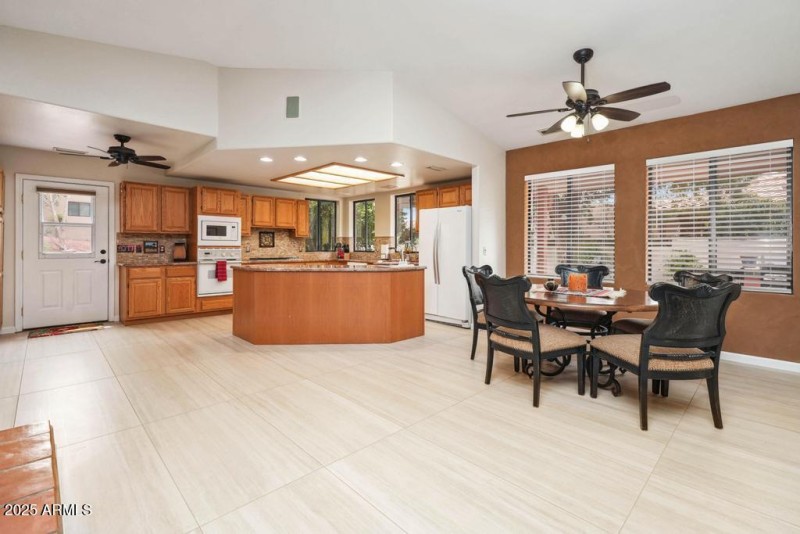 Kitchen & Dining