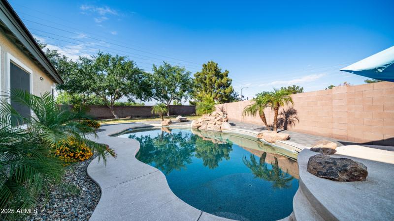 Large pool for entertaining