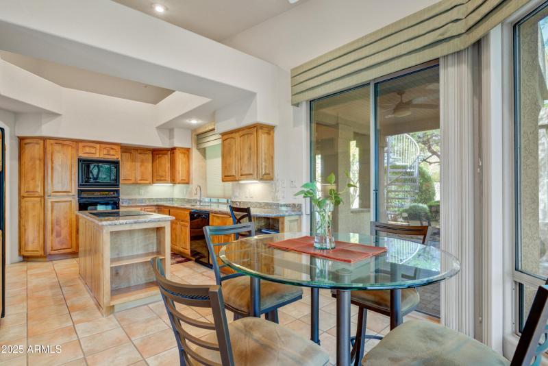 008_Kitchen Amenities