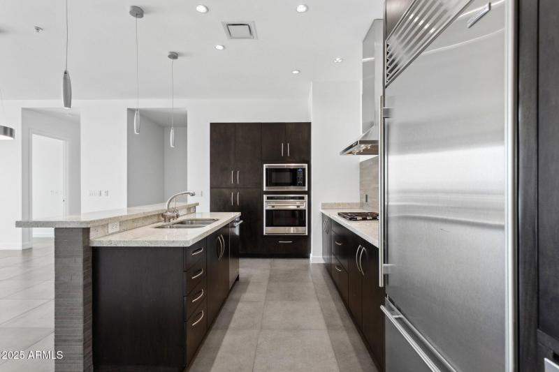 Sleek Modern Kitchen Design